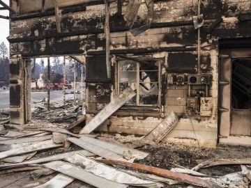 Un negocio tras ser destruido por el incendio de "Camp Fire" de California Un negocio tras ser destruido por el incendio de "Camp Fire" de California