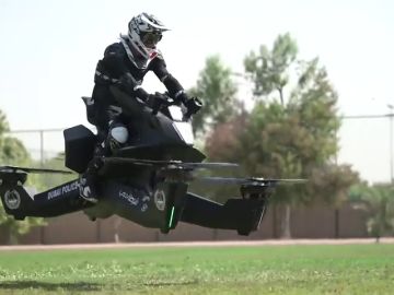 Así funcionan las motos voladoras con las que patrullará la Policía de Dubái en 2020 Así funcionan las motos voladoras con las que patrullará la Policía de Dubái en 2020