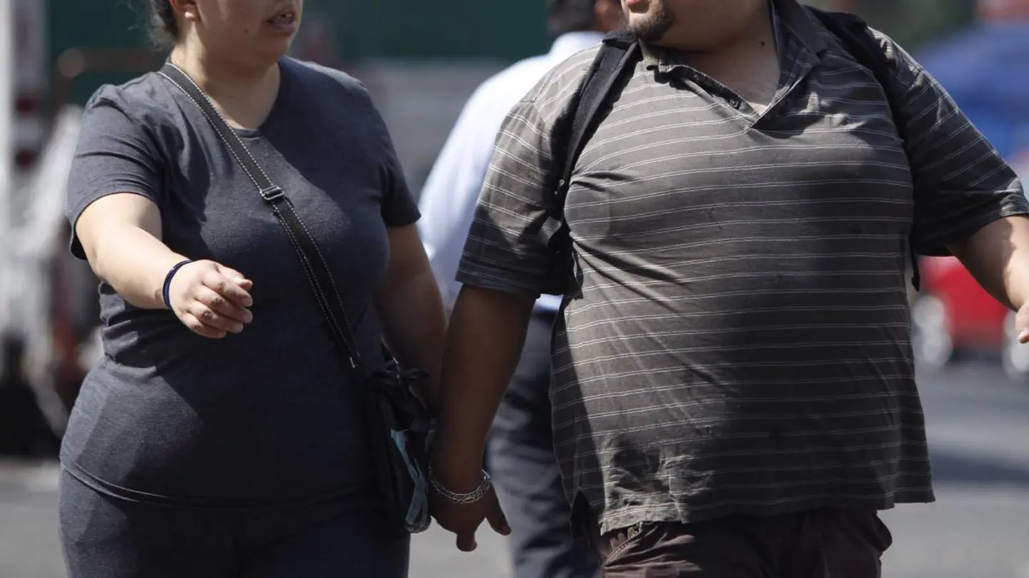 Dos personas con obesidad Dos personas con obesidad