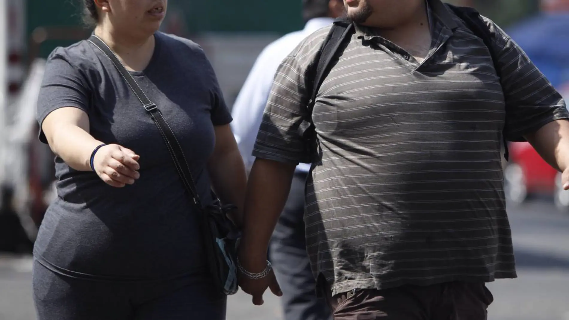 Dos personas con obesidad