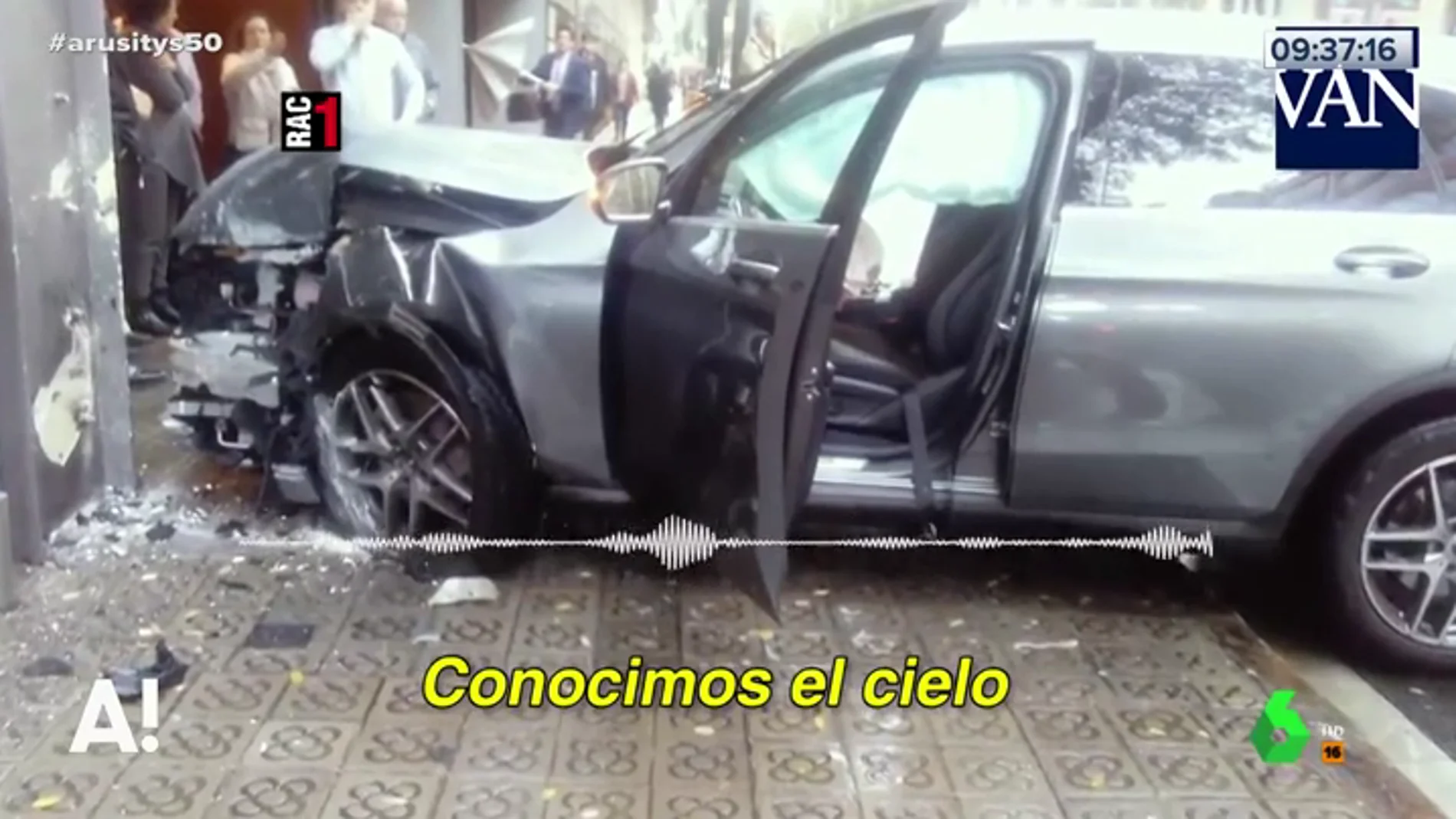 Estado del coche siniestrado tras un accidente en Barcelona