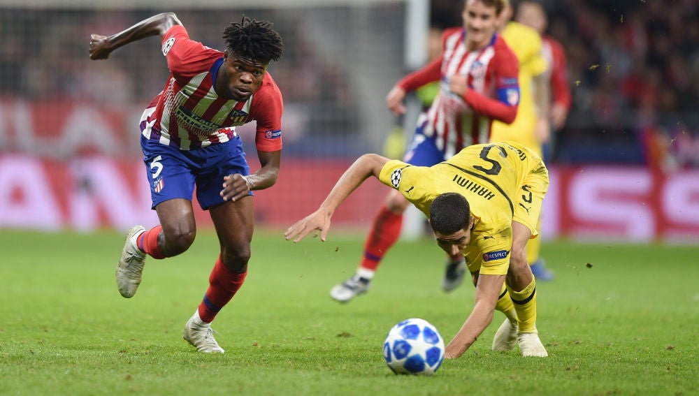 Thomas pelea un balón en el partido ante el Dortmund