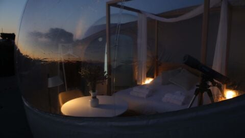 Dormir en una burbuja con vistas panorámicas al firmamento