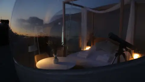 Dormir en una burbuja con vistas al firmamento Dormir en una burbuja con vistas panorámicas al firmamento