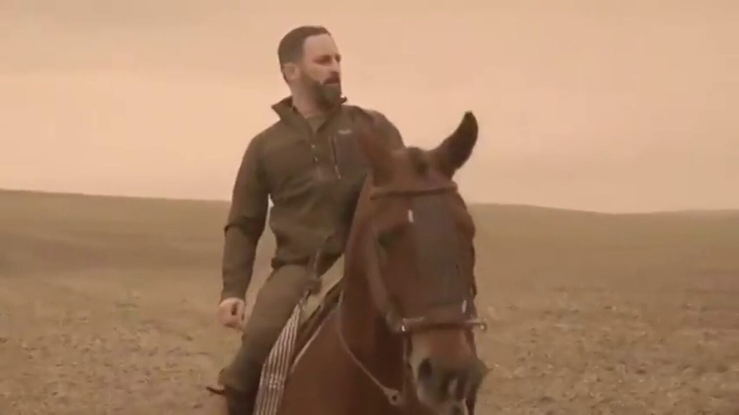 Vox viste a Santiago Abascal de Aragorn en un v&iacute;deo en el que llama a la "reconquista de Espa&ntilde;a" desde Andaluc&iacute;a