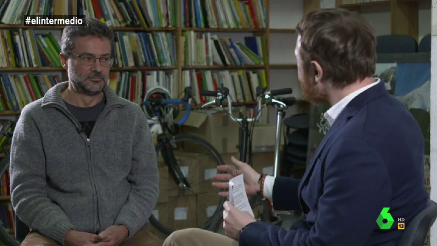 La 'antientrevista' de Burque al coordinador de Ecologistas en Acci&oacute;n: "Est&aacute;is en contra de todo lo que no sea comer quinoa y tocar los bongos"
