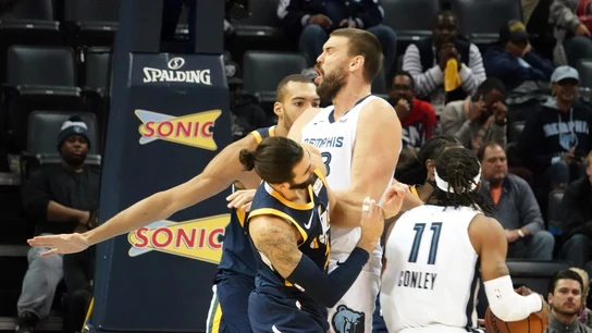 Ricky Rubio choca contra Marc Gasol Ricky Rubio choca contra Marc Gasol