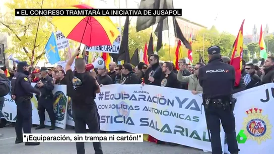 Protestas a las puertas del Congreso para pedir la equiparación salarial Protestas a las puertas del Congreso para pedir la equiparación salarial