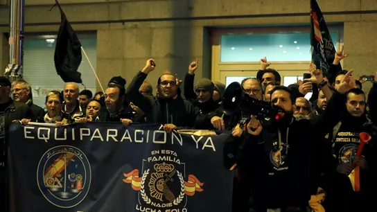 Un momento de la protesta convocada por la asociación Jusapol Un momento de la protesta convocada por la asociación Jusapol