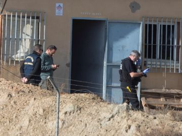 Los Tedax inspeccionan la pirotecnia de Guadix para aclarar las causas del suceso Los Tedax inspeccionan la pirotecnia de Guadix para aclarar las causas del suceso