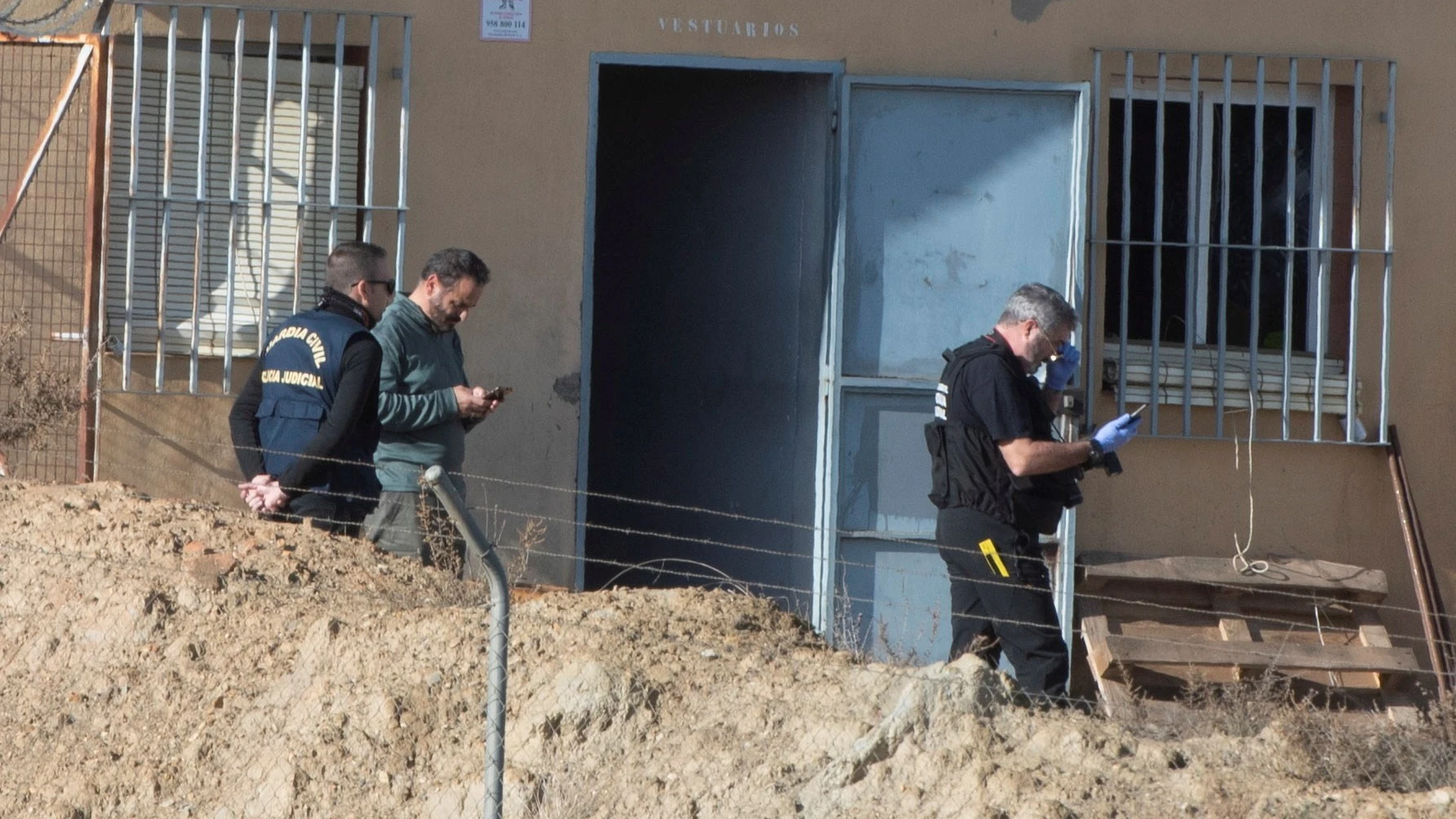 Los Tedax inspeccionan la pirotecnia de Guadix para aclarar las causas del suceso