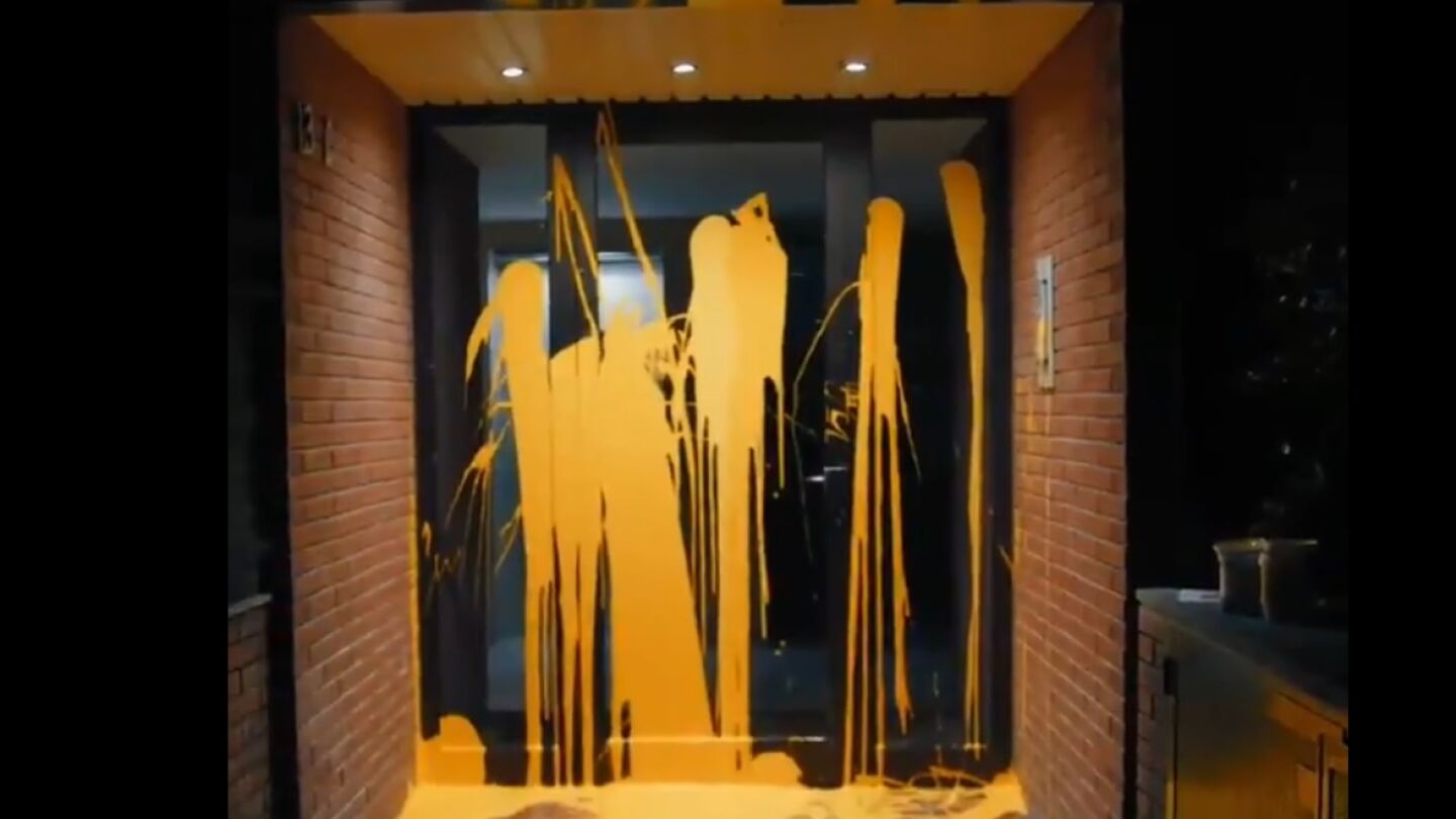 Pintadas de Arran en el domicilio de Pablo Llarena