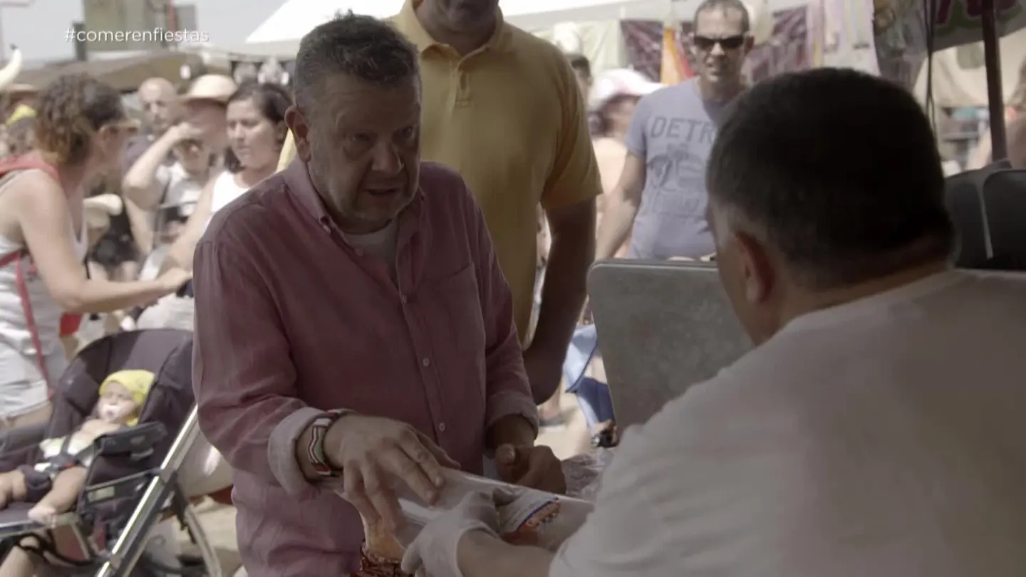 El 'zasca' de Chicote al dueño de un puesto de bocadillos que vende producto en mal estado El 'zasca' de Chicote al dueño de un puesto de bocadillos que vende producto en mal estado