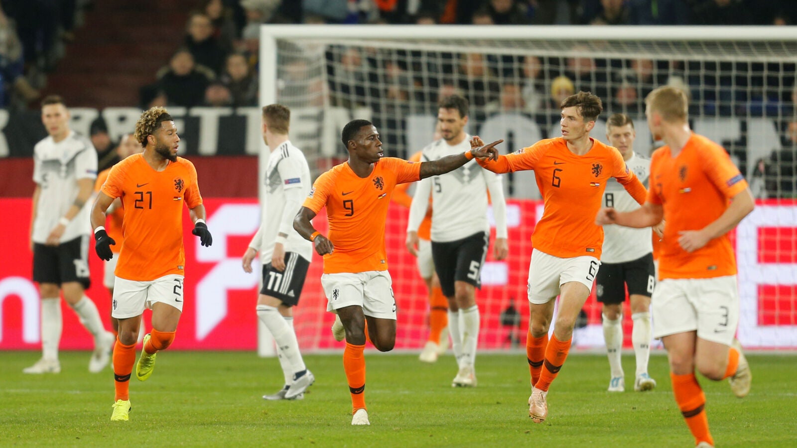 Promes celebra su gol contra Alemania