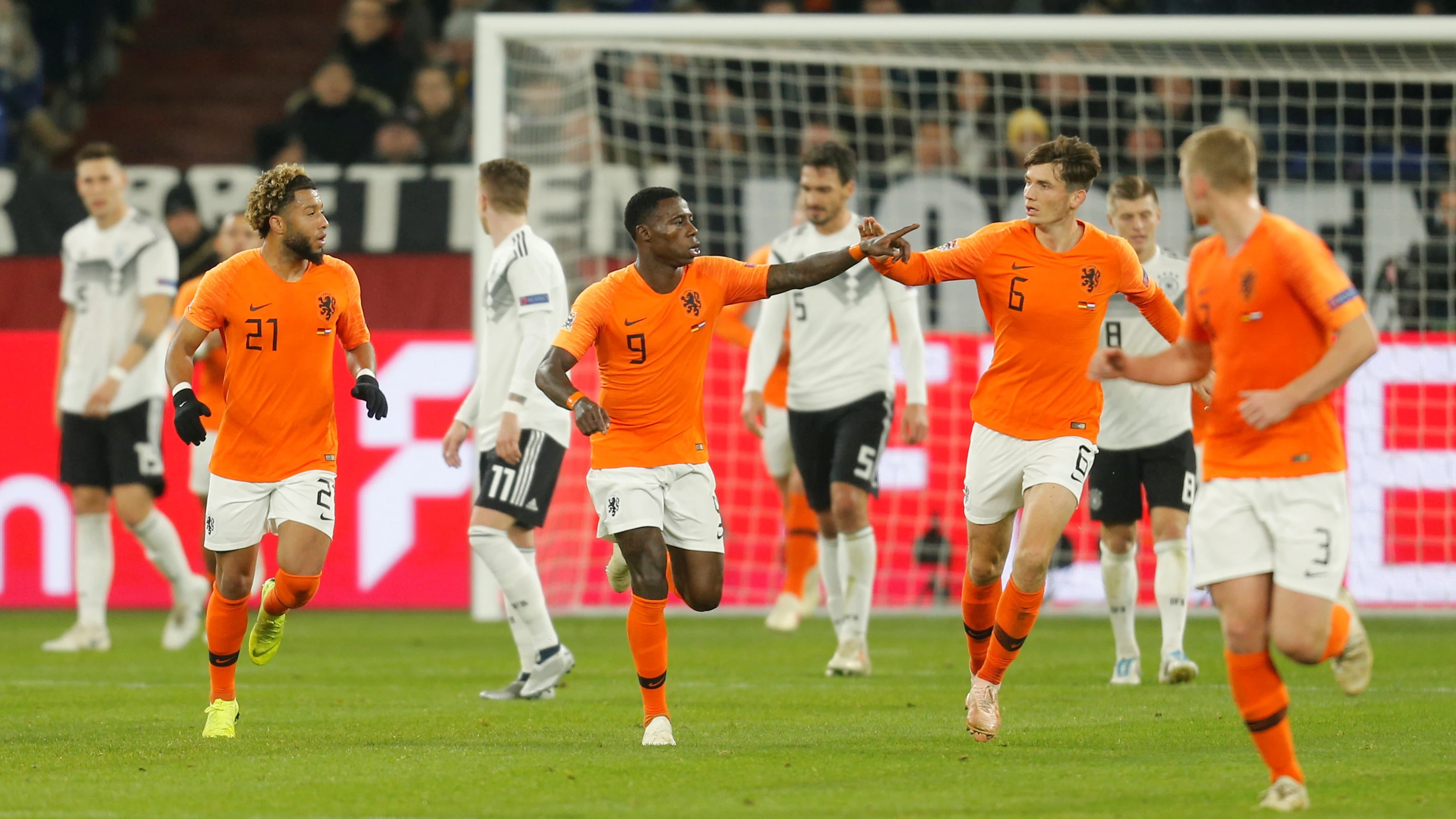 Promes celebra su gol contra Alemania