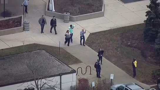 Las autoridades han evacuado al personal del hospital tras el tiroteo Las autoridades han evacuado al personal del hospital tras el tiroteo