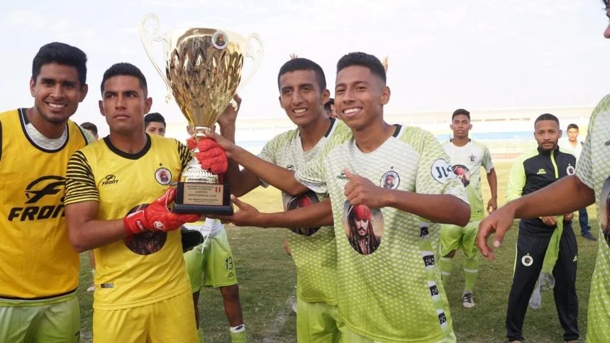 Los jugadores del Molinos El Pirata FC celebran su triunfo