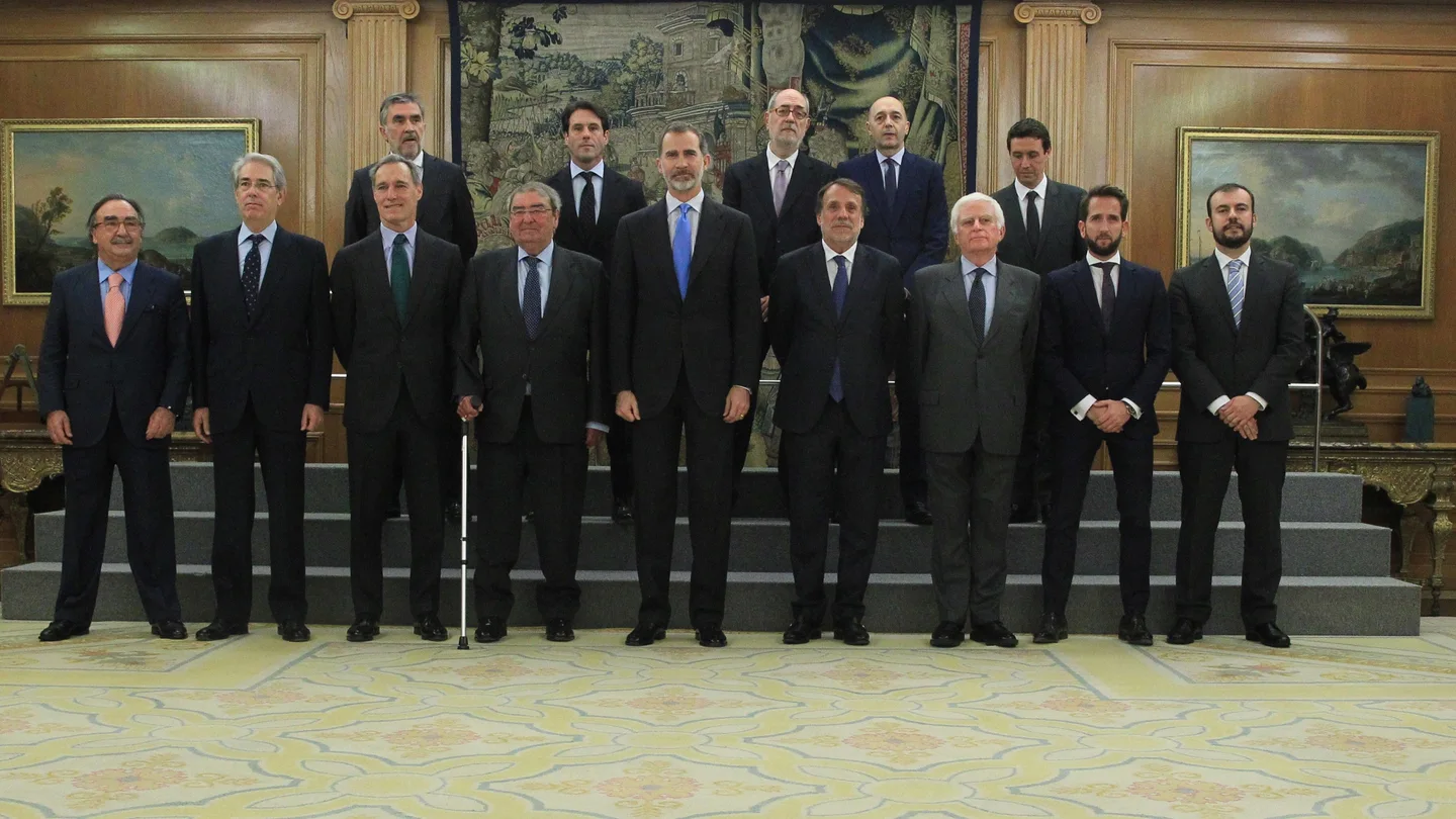 El rey posa con los miembros de la Unión de Televisiones Comerciales en Abierto (UTECA) El rey posa con los miembros de la Unión de Televisiones Comerciales en Abierto (UTECA)