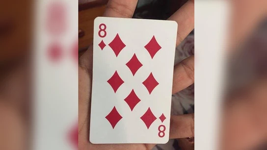 El detalle oculto en el ocho de diamantes que casi nadie había notado y que se ha hecho viral El detalle oculto en el ocho de diamantes que casi nadie había notado y que se ha hecho viral