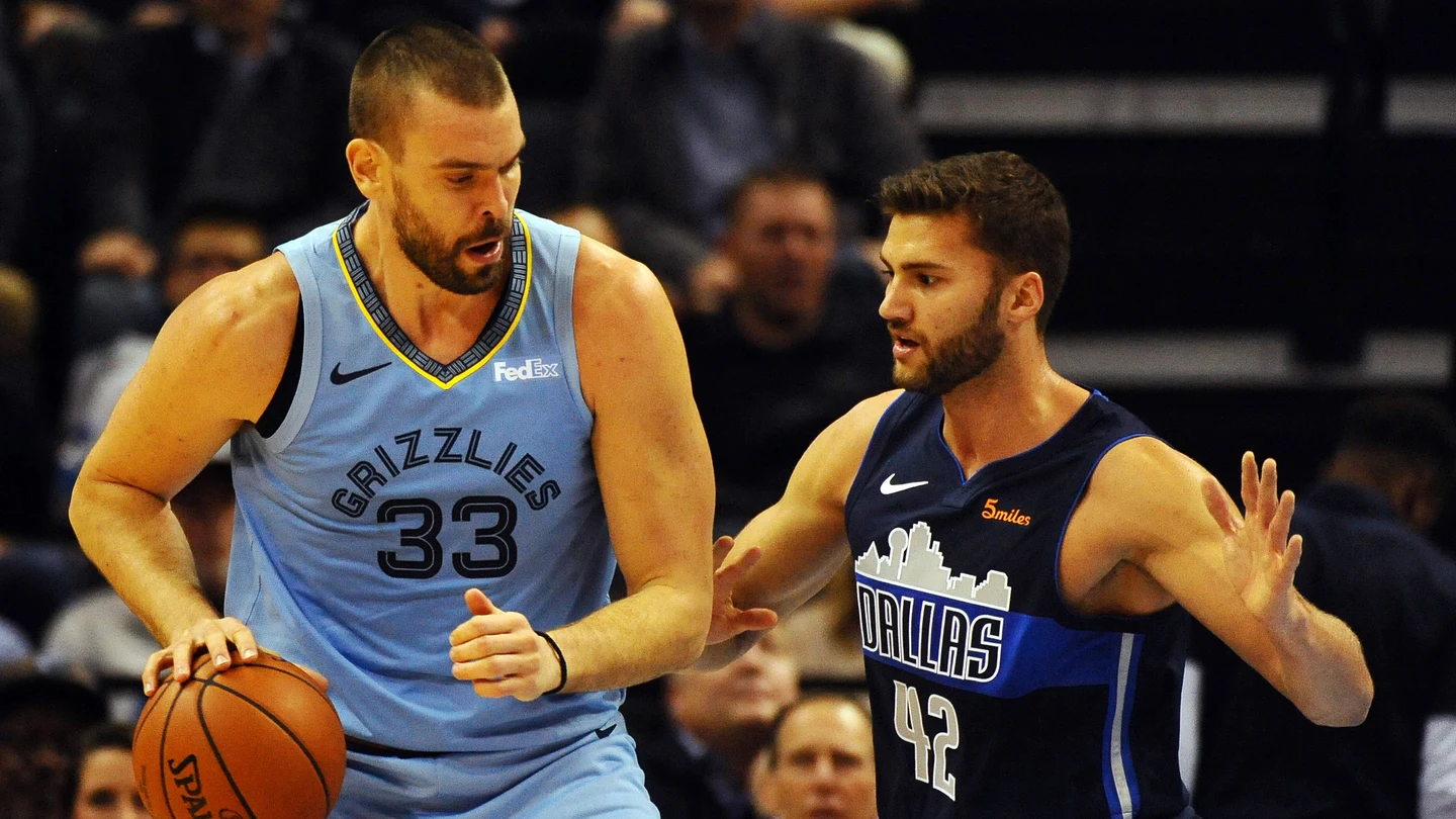 Marc Gasol, en acción ante los Dallas Mavericks Marc Gasol, en acción ante los Dallas Mavericks