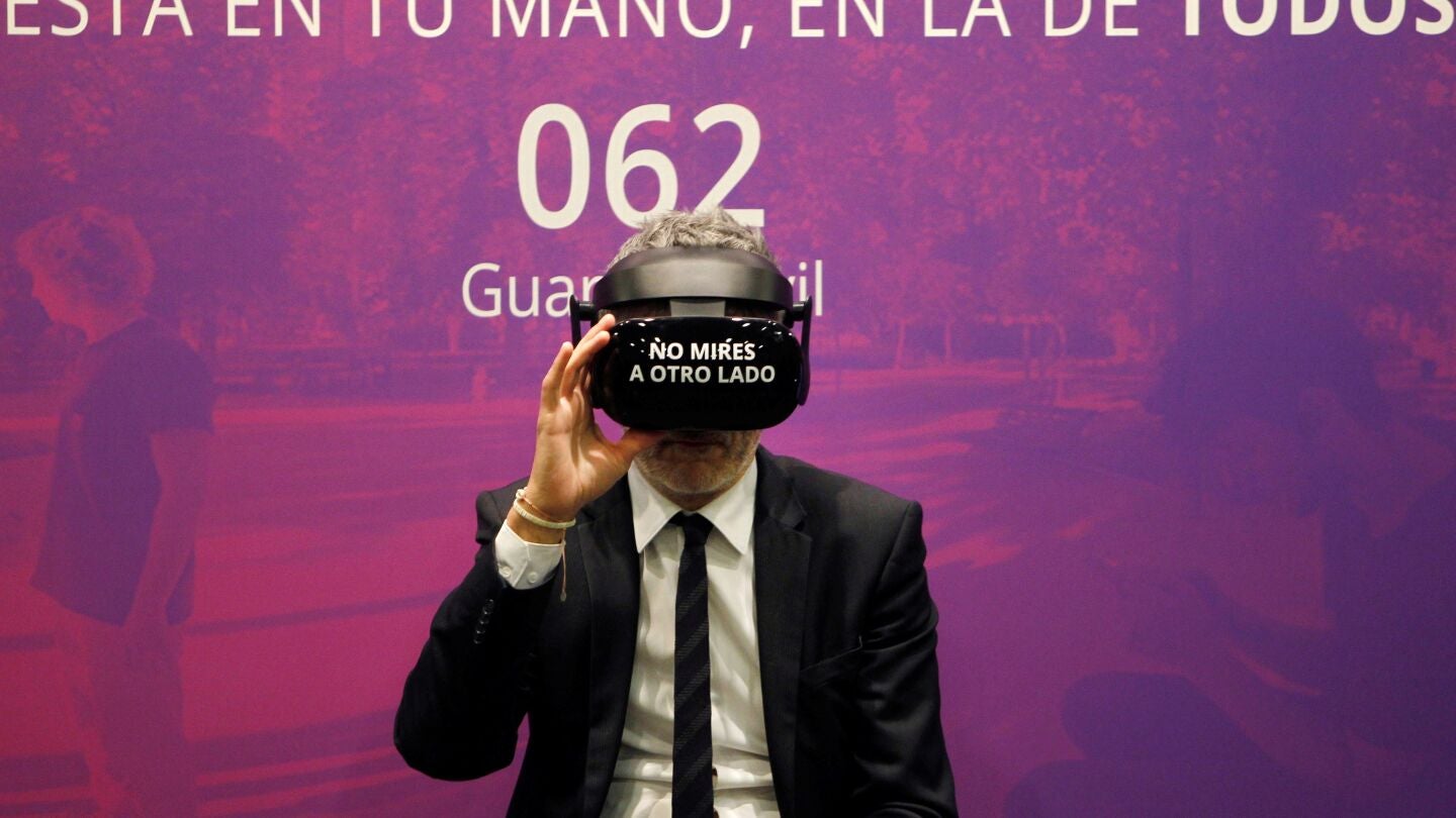 El ministro del Interior, Fernando Grande-Marlaska,durante la presentaci&oacute;n de la campa&ntilde;a de realidad virtual 'No mires a otro lado'