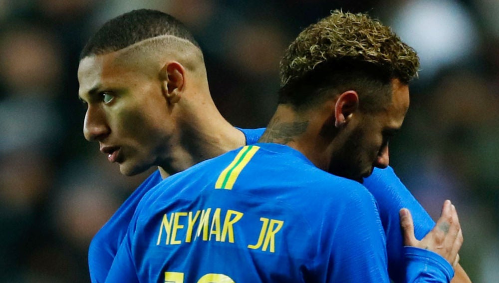 Neymar se retira lesionado del partido amistoso contra Camerún