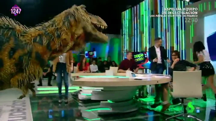 Zapeando sufre la invasión de un dinosaurio en pleno directo: esta es la divertida reacción de los zapeadores