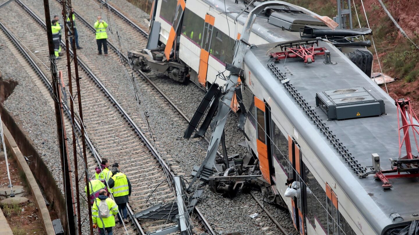 Vista del descarrilamiento de un tren de cercan&iacute;as en Vacarisses