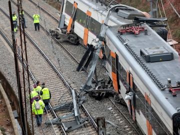 Vista del descarrilamiento de un tren de cercanías en Vacarisses Vista del descarrilamiento de un tren de cercanías en Vacarisses
