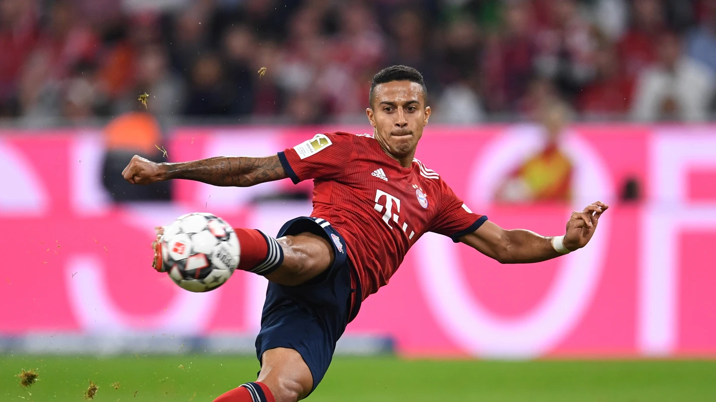 Thiago Alcántara realiza un disparo Thiago Alcántara realiza un disparo