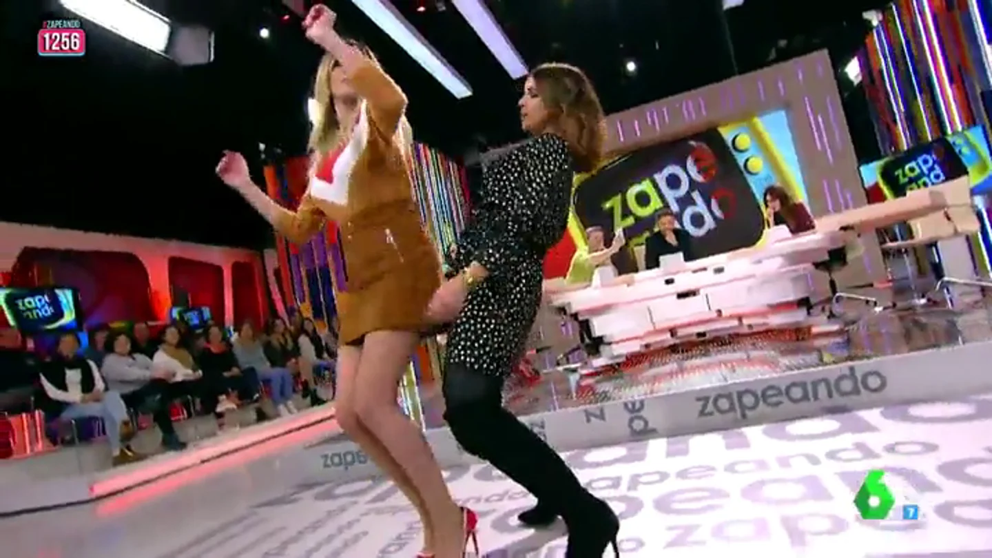 Anna Simon y Chenoa se retan a bailar en Zapeando Anna Simon y Chenoa se retan a bailar en Zapeando