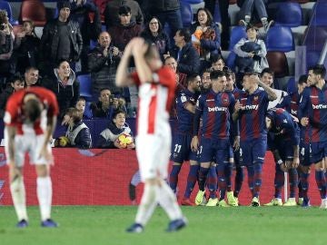 Los jugadores del Levante celebran un gol Los jugadores del Levante celebran un gol