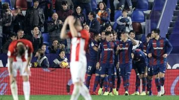 Los jugadores del Levante celebran un gol