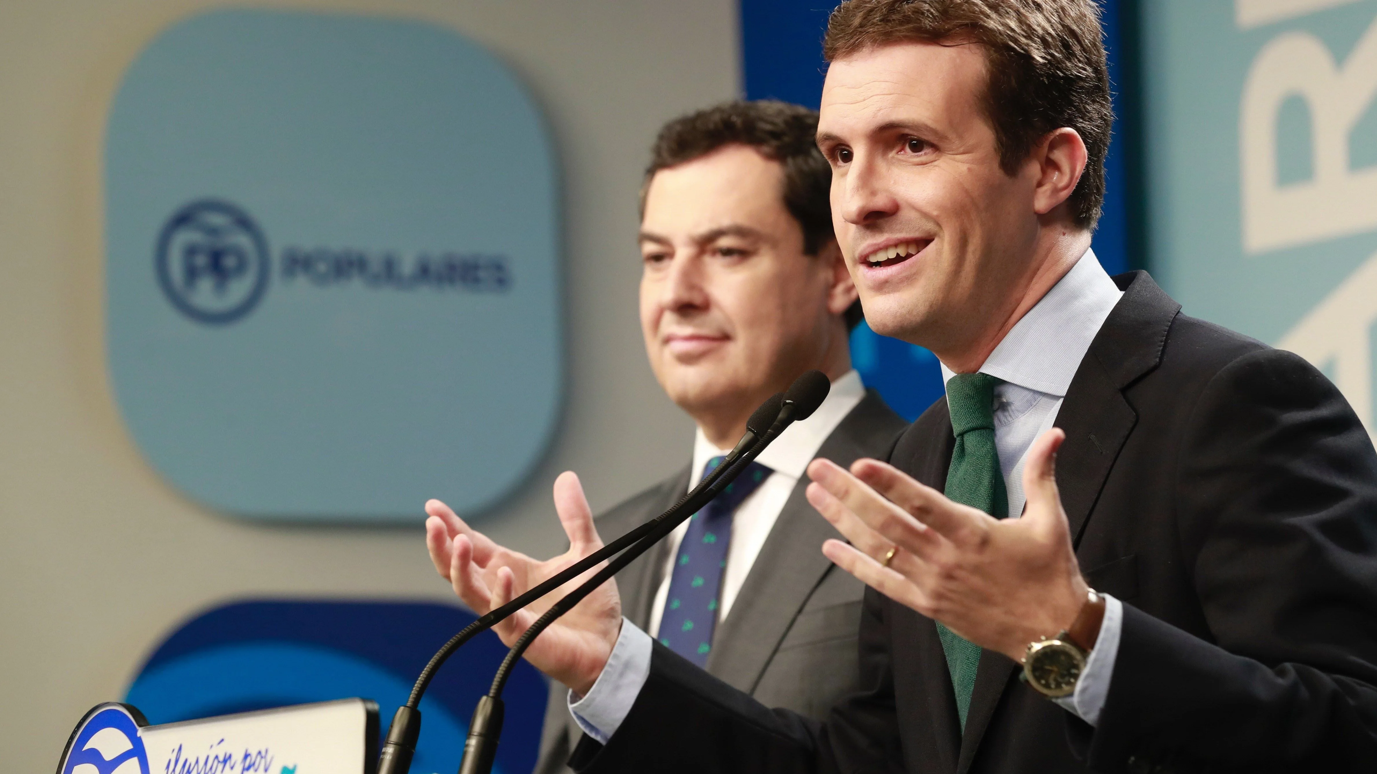 El presidente del PP, Pablo Casado, junto al candidato del PP a la Junta, Juanma Moreno