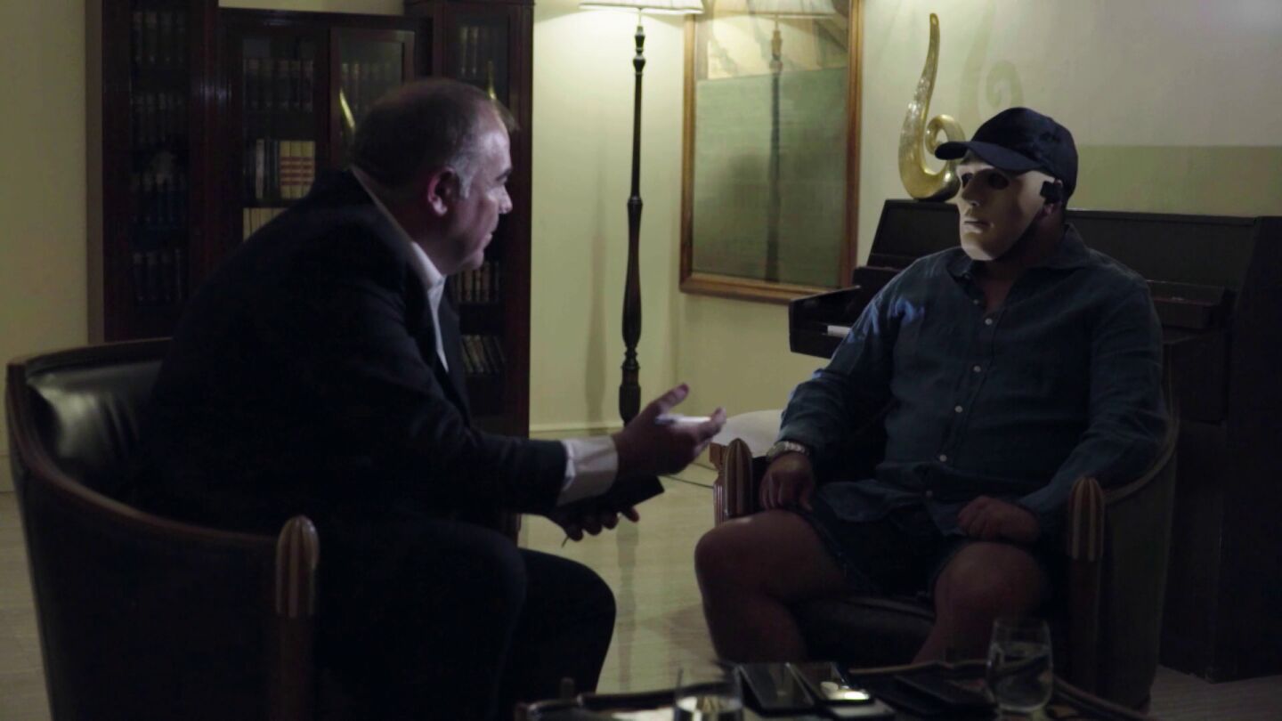 Antonio Garc&iacute;a Ferreras habla con Maxi, jefe de una banda de narcos