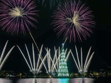 El árbol de Navidad flotante más grande del mundo, en Río de Janeiro El árbol de Navidad flotante más grande del mundo, en Río de Janeiro