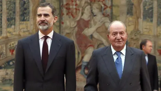 Imagen de archivo del rey Felipe VI con don Juan Carlos en un acto de la Constitución Imagen de archivo del rey Felipe VI con don Juan Carlos en un acto de la Constitución