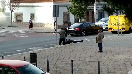 Las sobrecogedoras imágenes del tiroteo entre clanes gitanos que deja tres heridos en Barcelona Las sobrecogedoras imágenes del tiroteo entre clanes gitanos que deja tres heridos en Barcelona