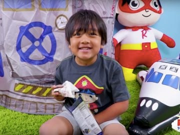 El éxito del pequeño Ryan le ha permitido lanzar su propia línea de juguetes coleccionables en Walmart