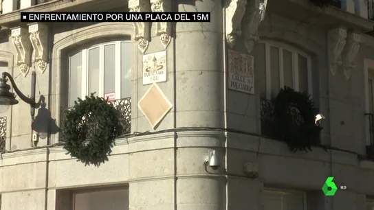 La Comunidad de Madrid le exige al Ayuntamiento que cumpla con la normativa y pida los permisos necesarios para colgar la placa en homenaje al 15M La Comunidad de Madrid le exige al Ayuntamiento que cumpla con la normativa y pida los permisos necesarios para colgar la placa en homenaje al 15M