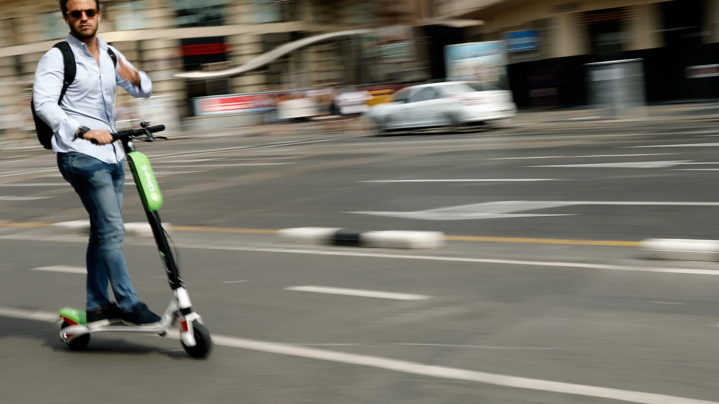 Usuario de patinete eléctrico Usuario de patinete eléctrico