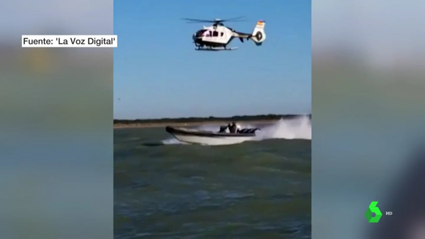 Un helicóptero persigue a una narcolancha desde Sevilla hasta Sanlúcar Un helicóptero persigue a una narcolancha desde Sevilla hasta Sanlúcar