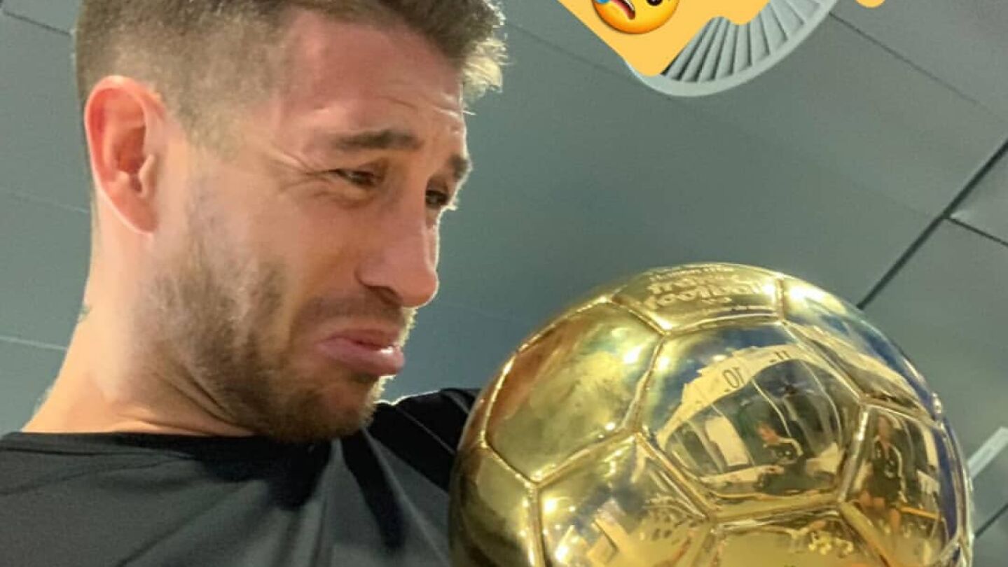 Sergio Ramos, con el Bal&oacute;n de Oro de Modric