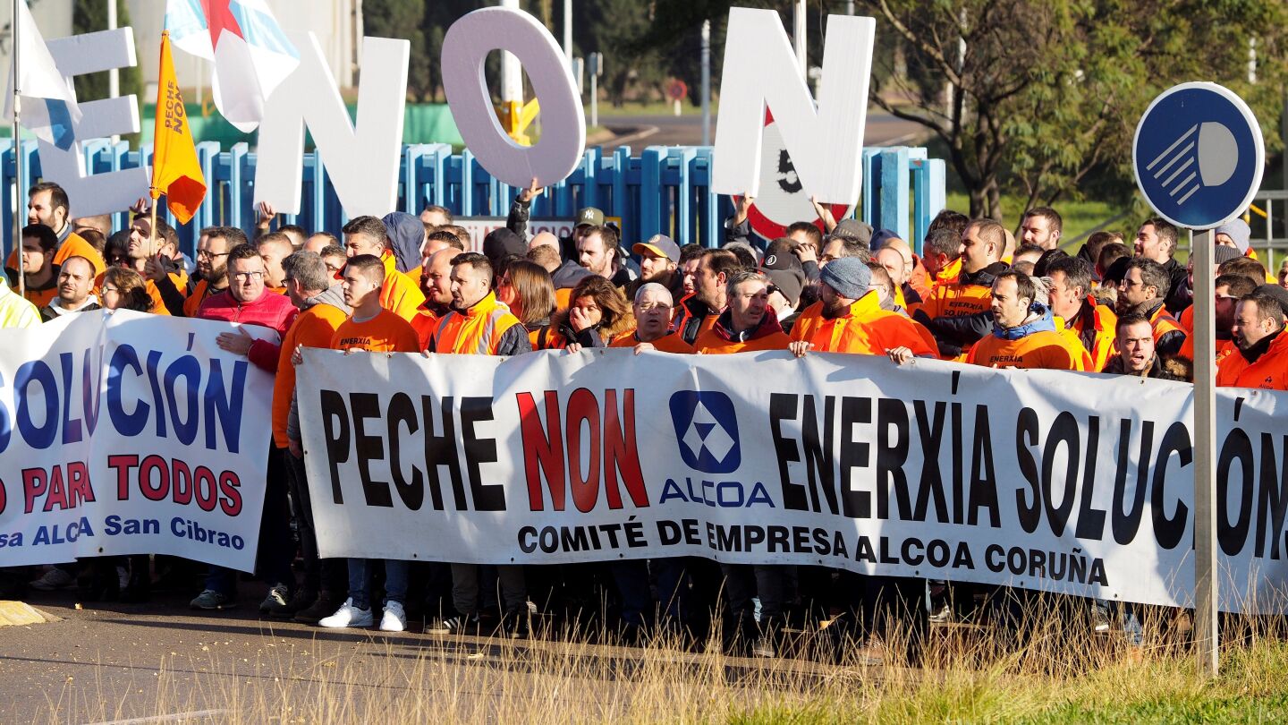 Trabajadores de Alcoa se desplazan a San Cibrao (Lugo) para protestar contra el Expediente de Regulaci&oacute;n de Empleo (ERE) de la empresa