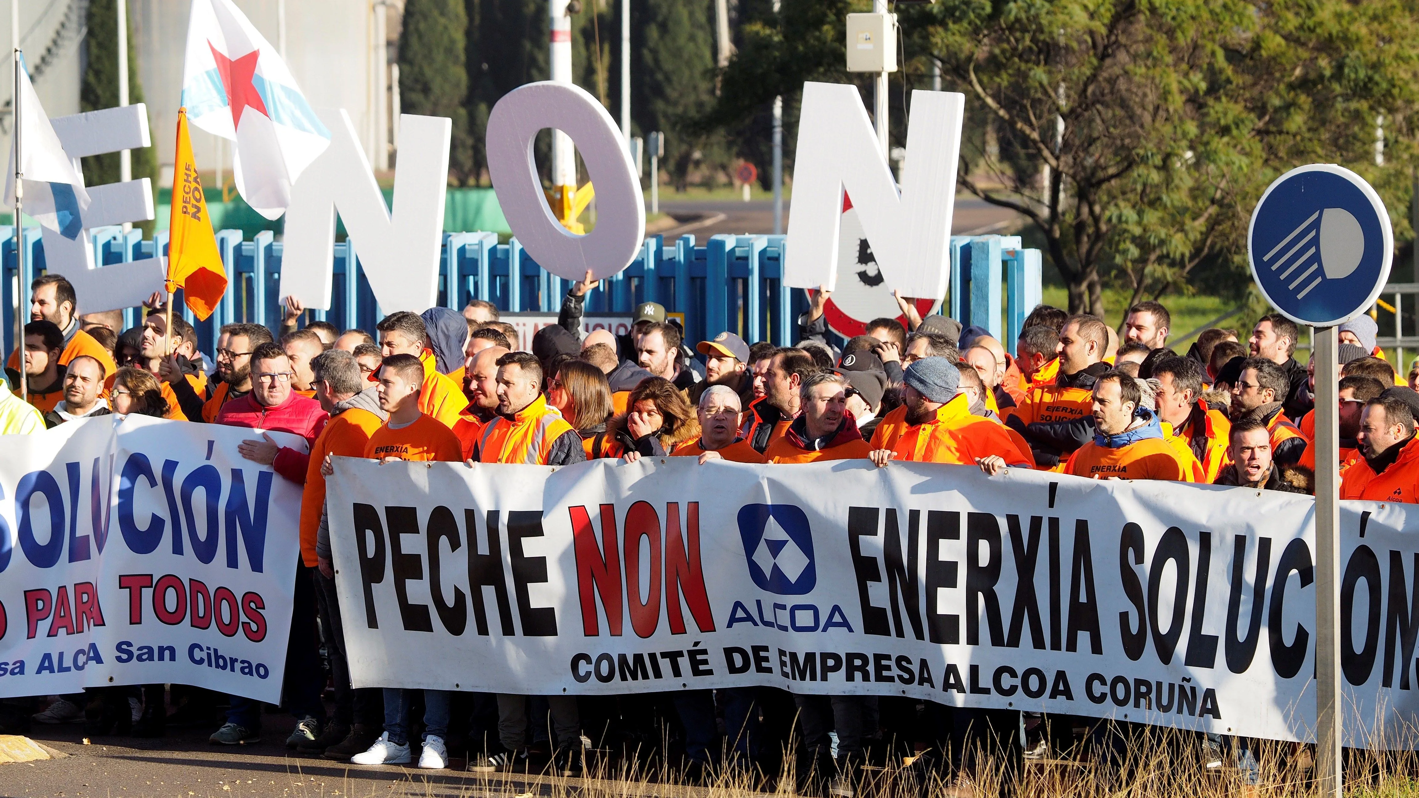 Trabajadores de Alcoa se desplazan a San Cibrao (Lugo) para protestar contra el Expediente de Regulación de Empleo (ERE) de la empresa