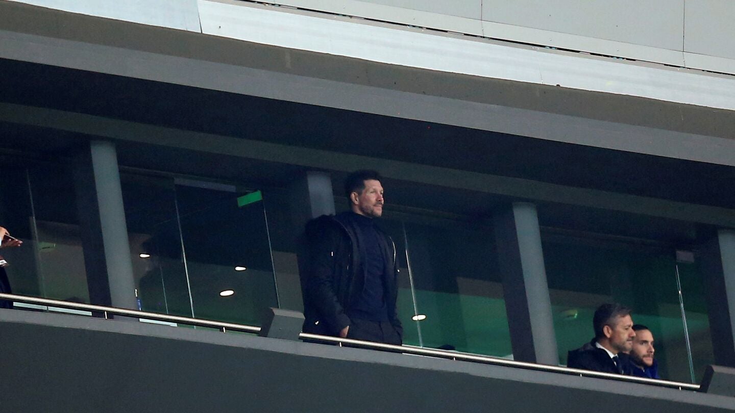 Simeone ve el partido del Atl&eacute;tico desde la grada
