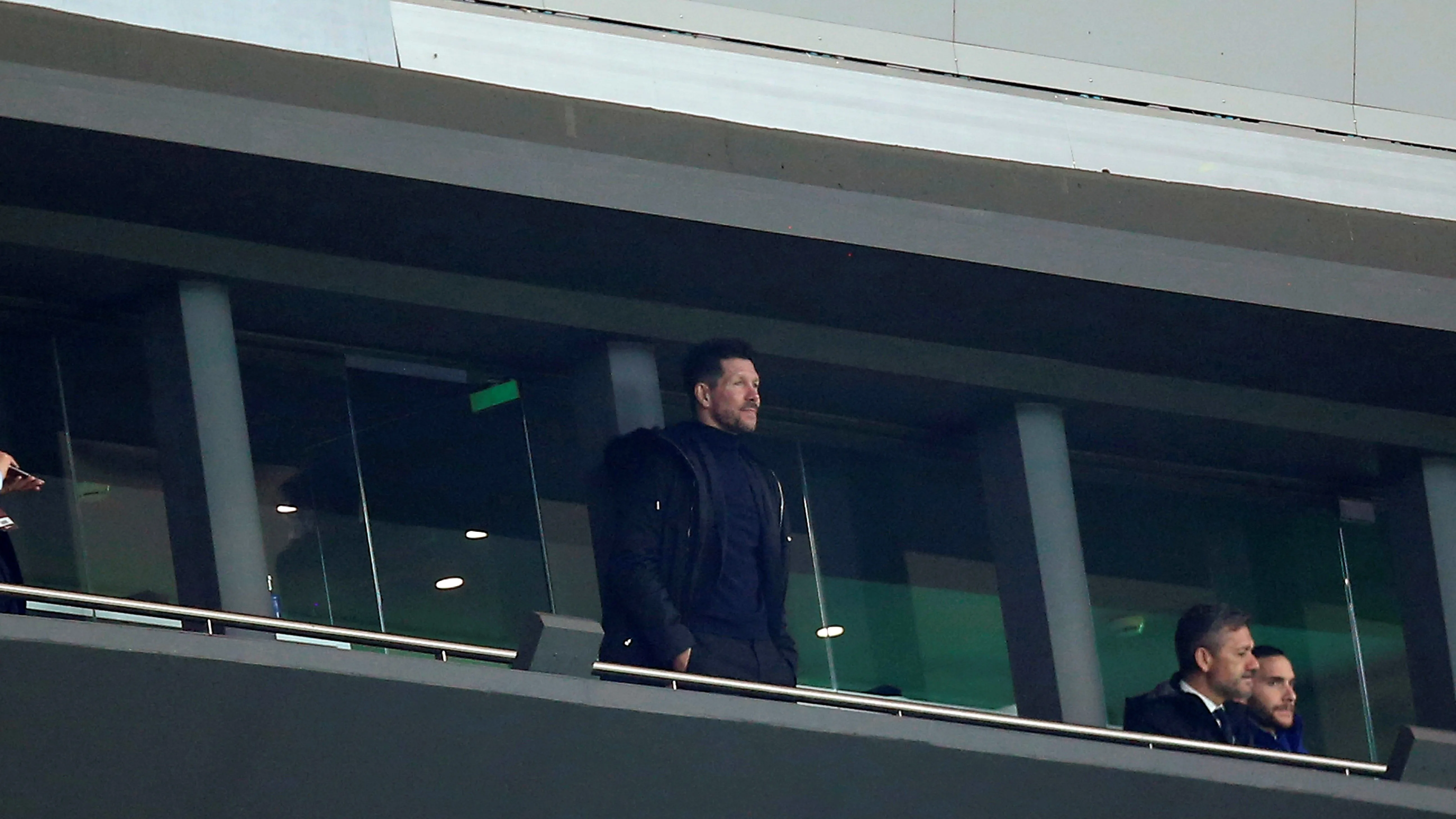 Simeone ve el partido del Atlético desde la grada