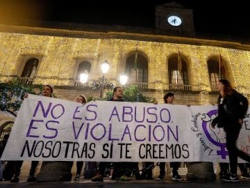 Concentraciones para apoyar a la víctima de 'La Manada' Concentraciones para apoyar a la víctima de 'La Manada'