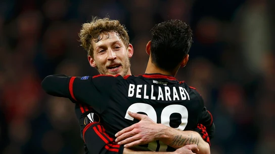 Stefan Kiessling abraza a Bellarabi Stefan Kiessling abraza a Bellarabi