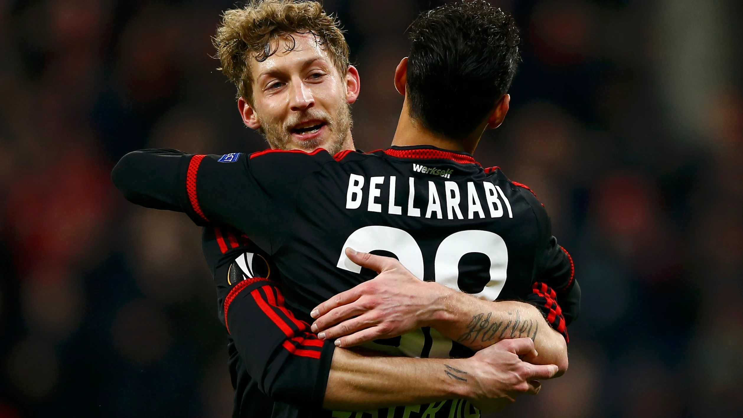 Stefan Kiessling abraza a Bellarabi